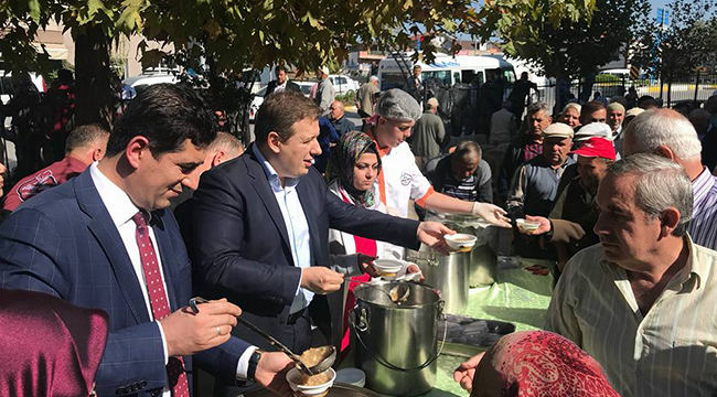 BiN 500 KiŞiLiK AŞURE DAĞITTILAR