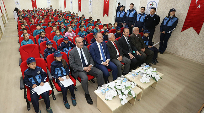 ÖĞRENCİLERE BİLİNÇLİ TÜKETİCİ DERSİ VERDİLER