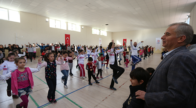 ZOLAN HALK DANSLARI KURSİYERLERİYLE BİR ARAYA GELDİ