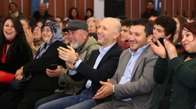 BAŞKAN ÖZBAŞ GENÇLERLE TİYATRO YAPTI