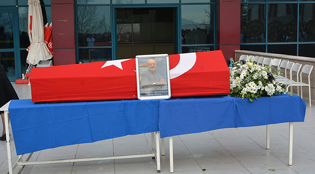 BEDENİNİ ÖĞRENCİLERİNE BAĞIŞLADI