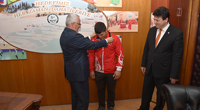 ŞAMPİYON HALTERCİ OĞUZ’UN KONUĞU OLDU