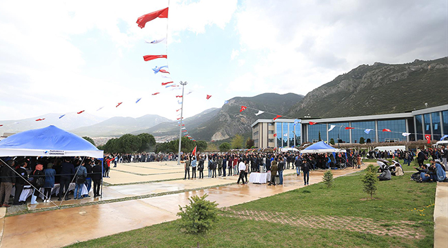 PAÜ KAMPÜSÜNDE RENKLİ NEVRUZ KUTLAMASI