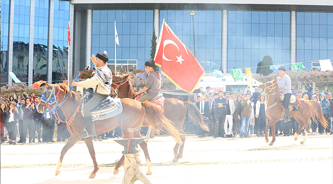 PAÜ KAMPÜSÜNDE RENKLİ NEVRUZ KUTLAMASI