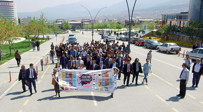 13 OYUN TİYATROSEVERLERLE BULUŞACAK