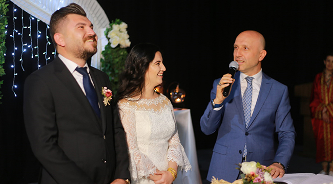ÖZBAŞ'TAN SINAV GİBİ NİKAH!