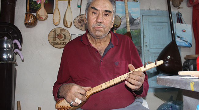 YARIM ASIRDIR ÜÇ TELLİ BAĞLAMA İLE YAŞIYOR