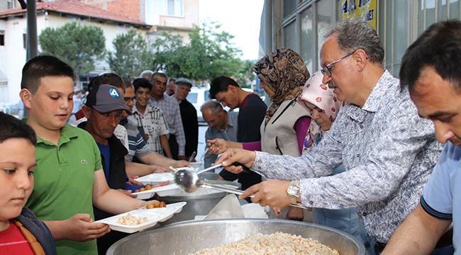 BU SOFRADA HERKES BİR