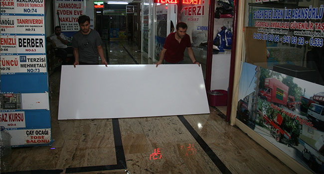 150 DÜKKANIN BULUNDUĞU İŞ HANINI SU BASTI