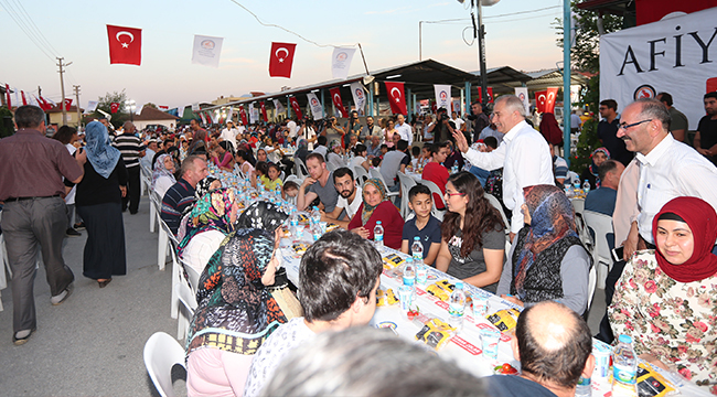 BAŞKAN ZOLAN BİNLERİ AĞIRLADI