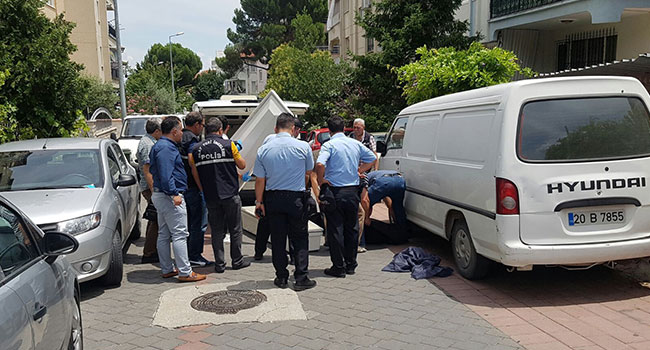 DİREKSİYON BAŞINDA ÖLÜ BULUNDU