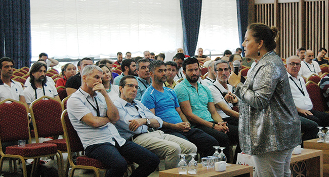 SEMİNERE 250 ANTRENÖR KATILDI
