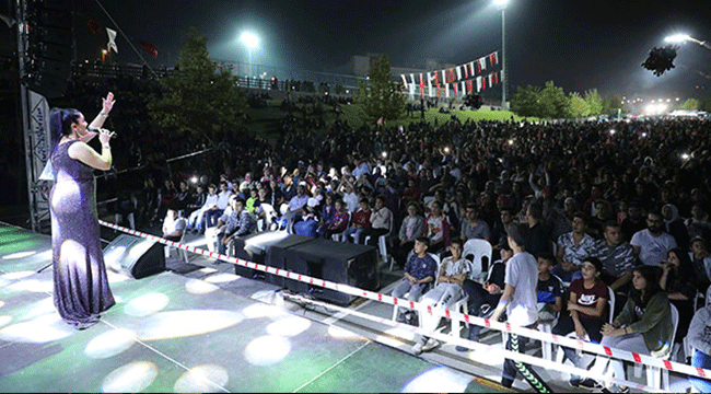 AK VADİ FESTİVALİ RENKLİ GÖRÜNTÜLERLE BAŞLADI