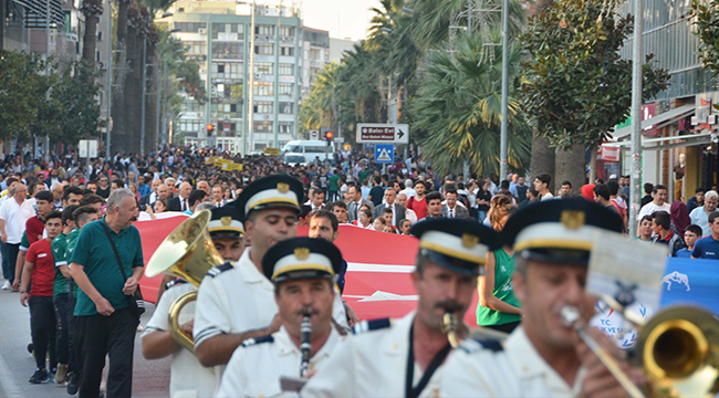 KUTLAMALAR KORTEJLE BAŞLADI