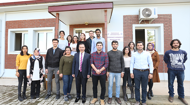 REKTÖR BAĞ, ÖĞRENCİ KONSEYİNİ ZİYARET ETTİ