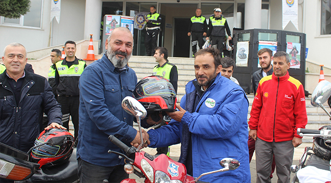 EMNİYETTEN MOTOSİKLET SÜRÜCÜLERİNE HEDİYE KASK