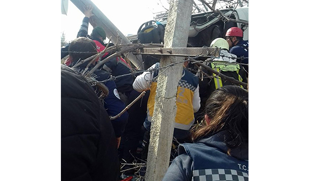 ÇİVRİL-UŞAK YOLUNDA KAZA:1ÖLÜ 1 YARALI