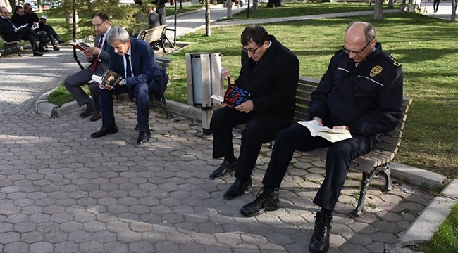 ACIPAYAM KİTAP OKUYOR