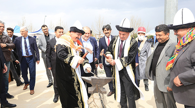 PAÜ KAMPÜSÜNDE RENKLİ NEVRUZ KUTLAMASI