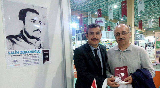 ŞAİR ZORANOĞLU, KİTAPLARINI İMZALADI