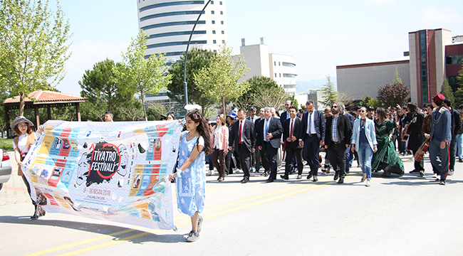 13 OYUN TİYATROSEVERLERLE BULUŞACAK