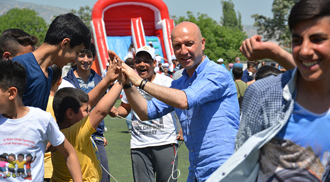 BAŞKAN ÖZBAŞ, ÇOCUKLARIN COŞKUSUNA ORTAK OLDU