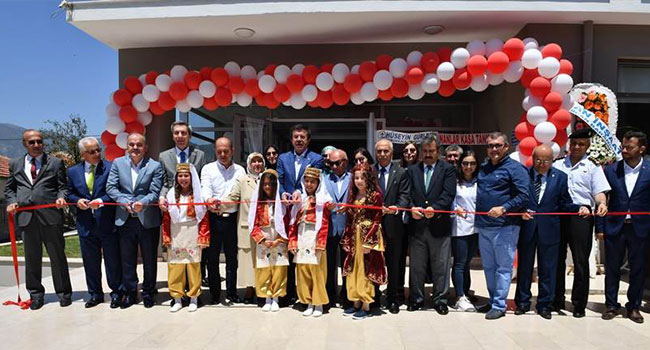 BAKAN ZEYBEKCİ VE VALİ KARAHAN KARNE DAĞITTI