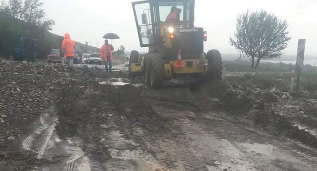 ÇİVRİL-DİNAR YOLU YAĞMURA TESLİM