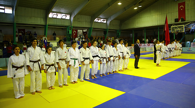 TURNUVAYA 19 İLDEN 392 SPORCU KATILDI