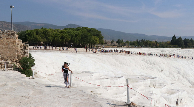 PAMUKKALE 9 AYDA ZİYARETÇİ REKORU KIRDI