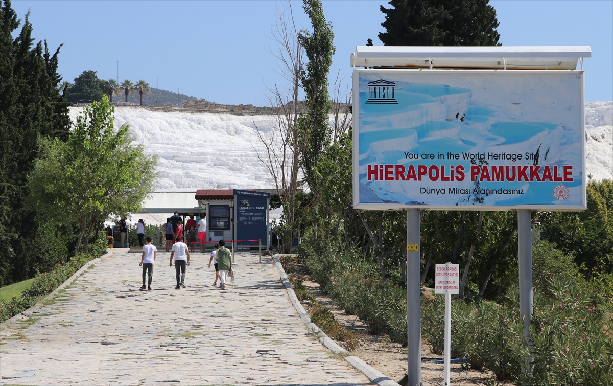 YENİ NORMALDE PAMUKKALE'YE ZİYARETÇİ AKINI