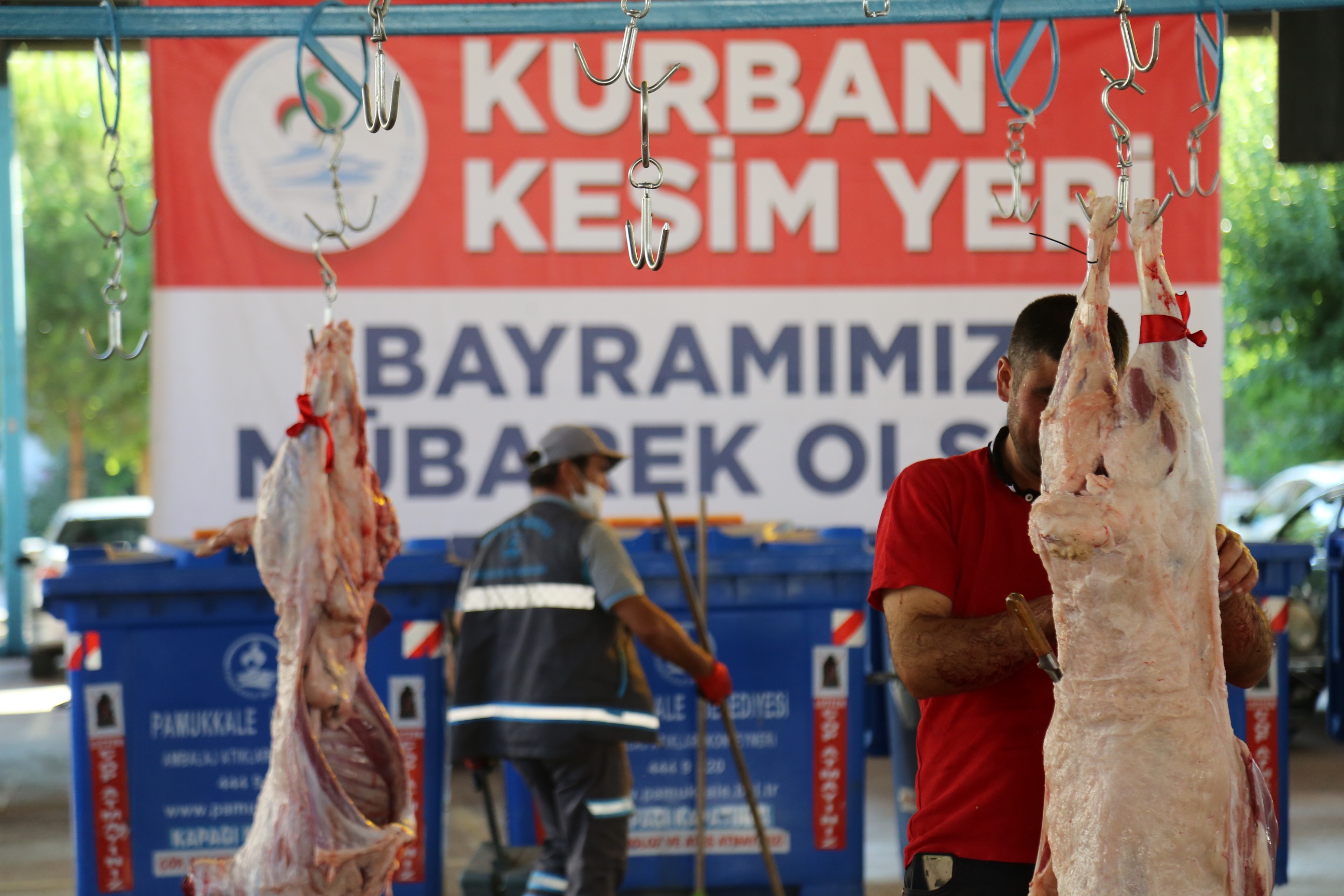PAMUKKALE BELEDİYESİ KURBANDA DA VATANDAŞLARI YALNIZ BIRAKMADI