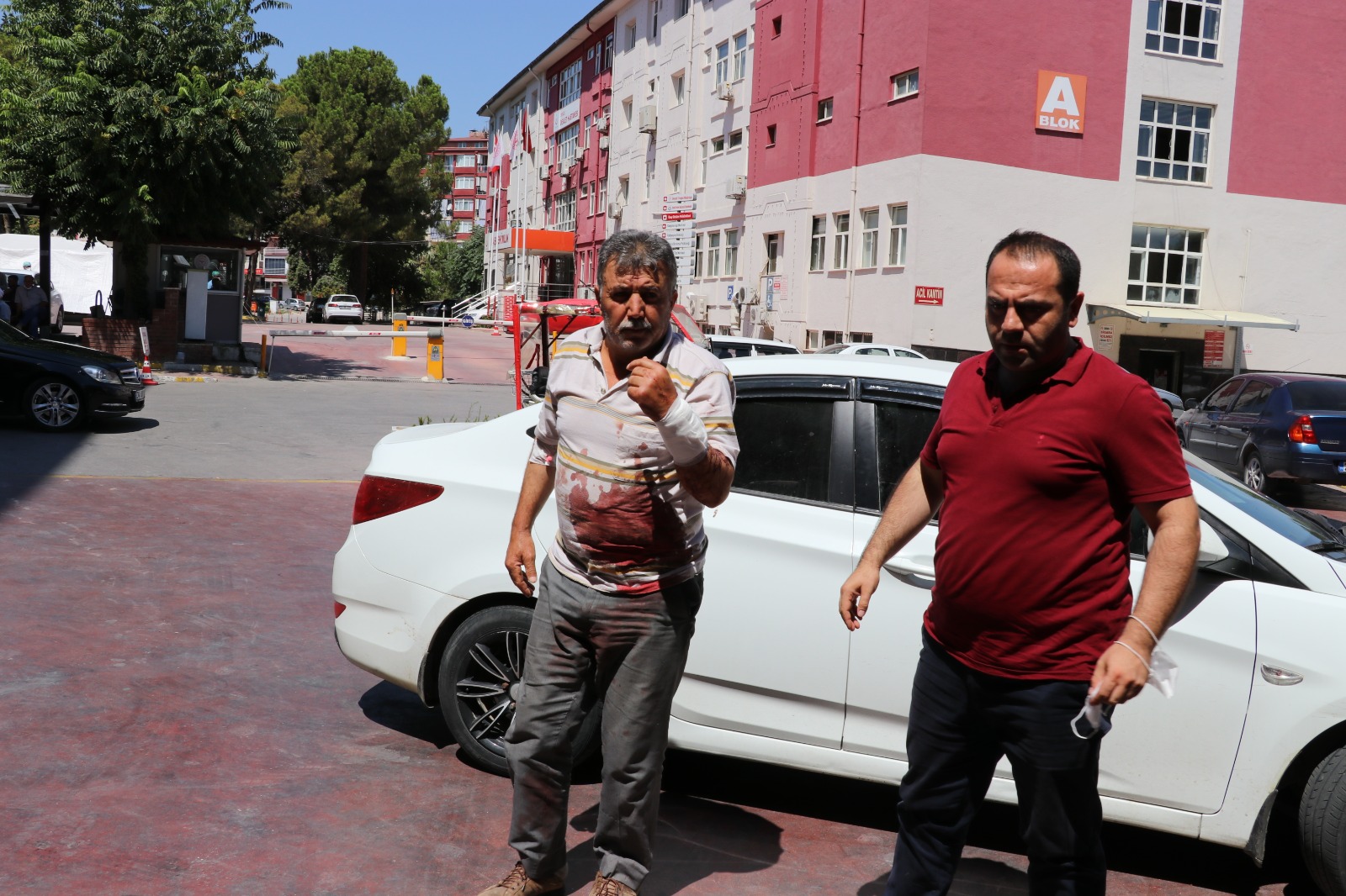 ACEMİ KASAPLAR YİNE İŞ BAŞINDA