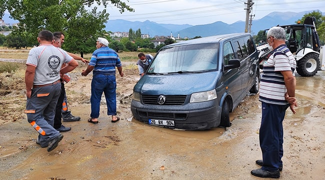 Denizli'de sağanak etkili oldu