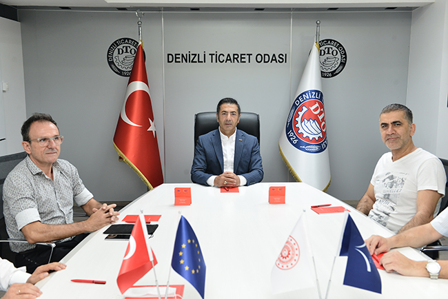 Teknik Tekstil Ekibi Firmalarla Görüşüyor