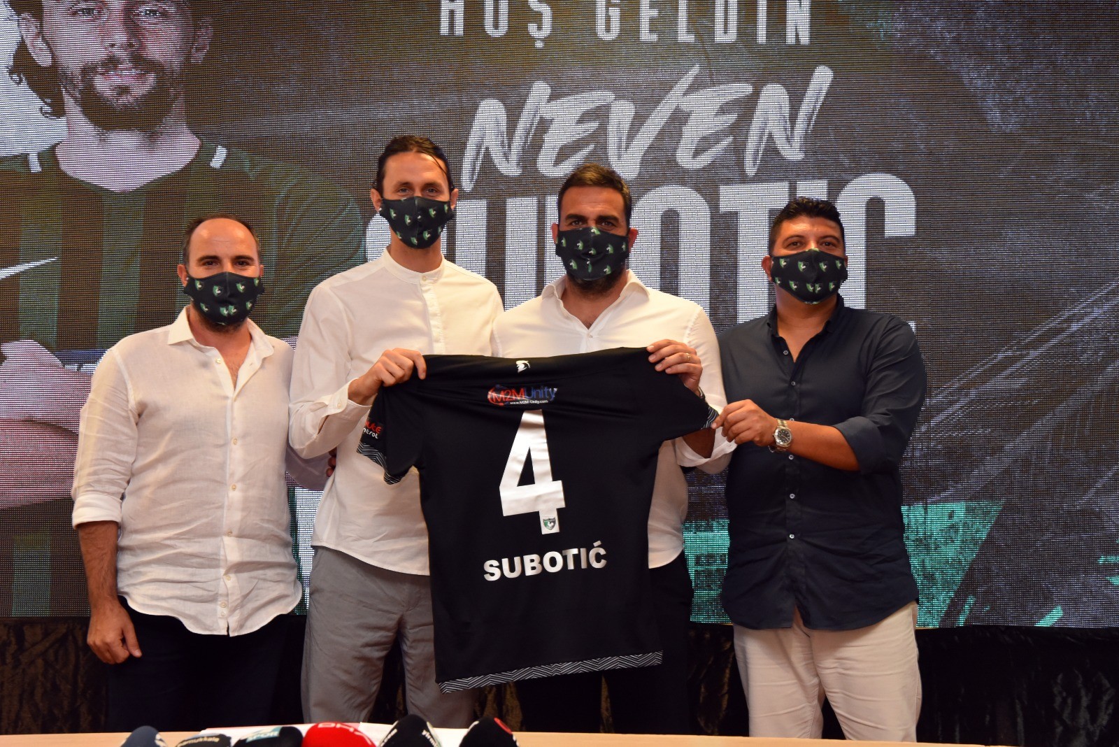 Neven Subotic imzayı attı