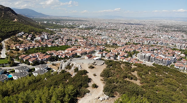 Alemciler tabela ve beton bariyerleri dinlemedi