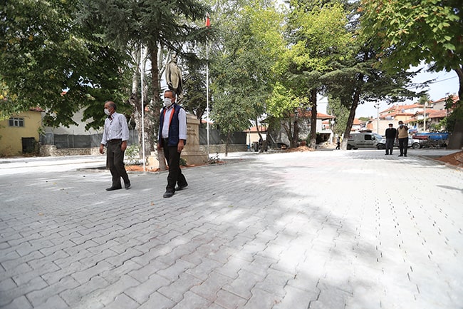 Pamukkale’de beton kilit parke taşı atağı sürüyor