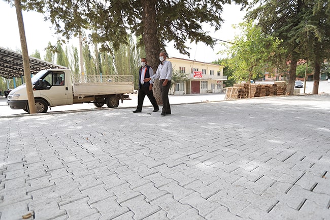 Pamukkale’de beton kilit parke taşı atağı sürüyor