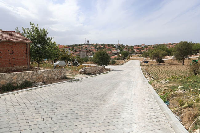 Pamukkale’de beton kilit parke taşı atağı sürüyor