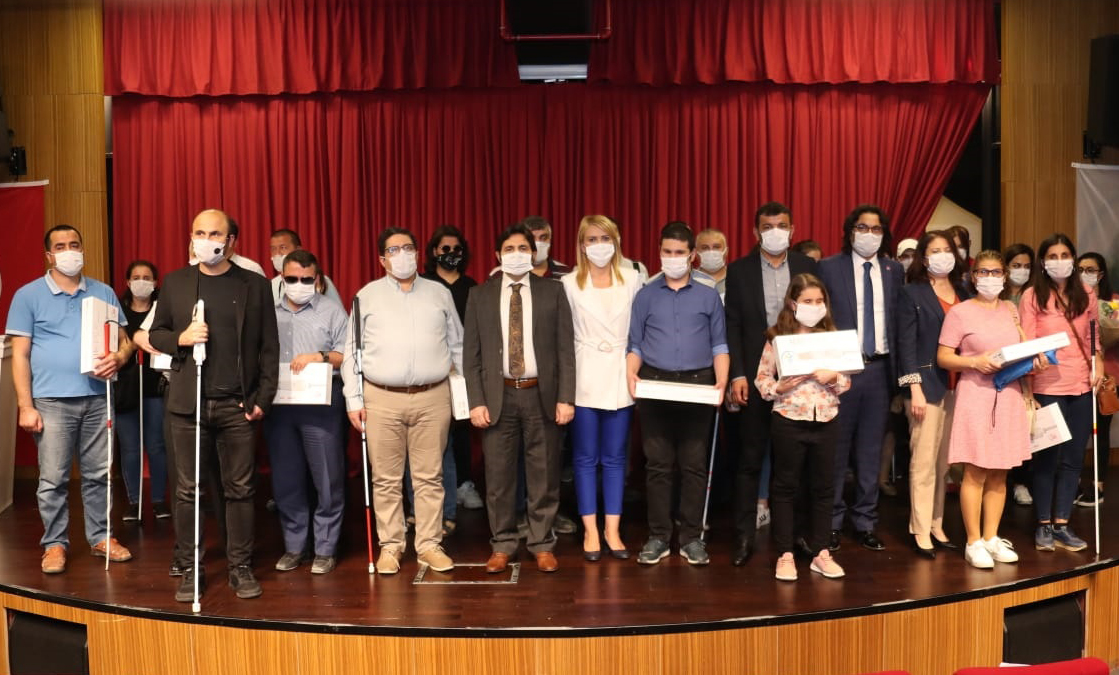 Merkezefendi Belediyesi’nden Görme Engellilere Akıllı Baston