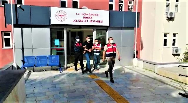 Denizli'de şüpheli jandarmaya silah çekti