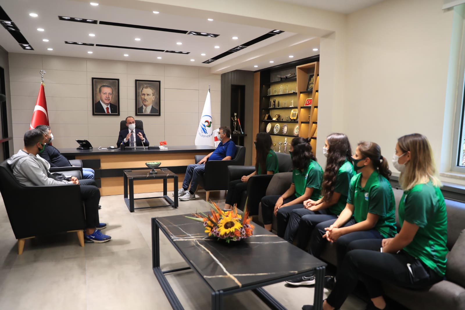 Başkan Örki Milli Futbolcuları ağırladı