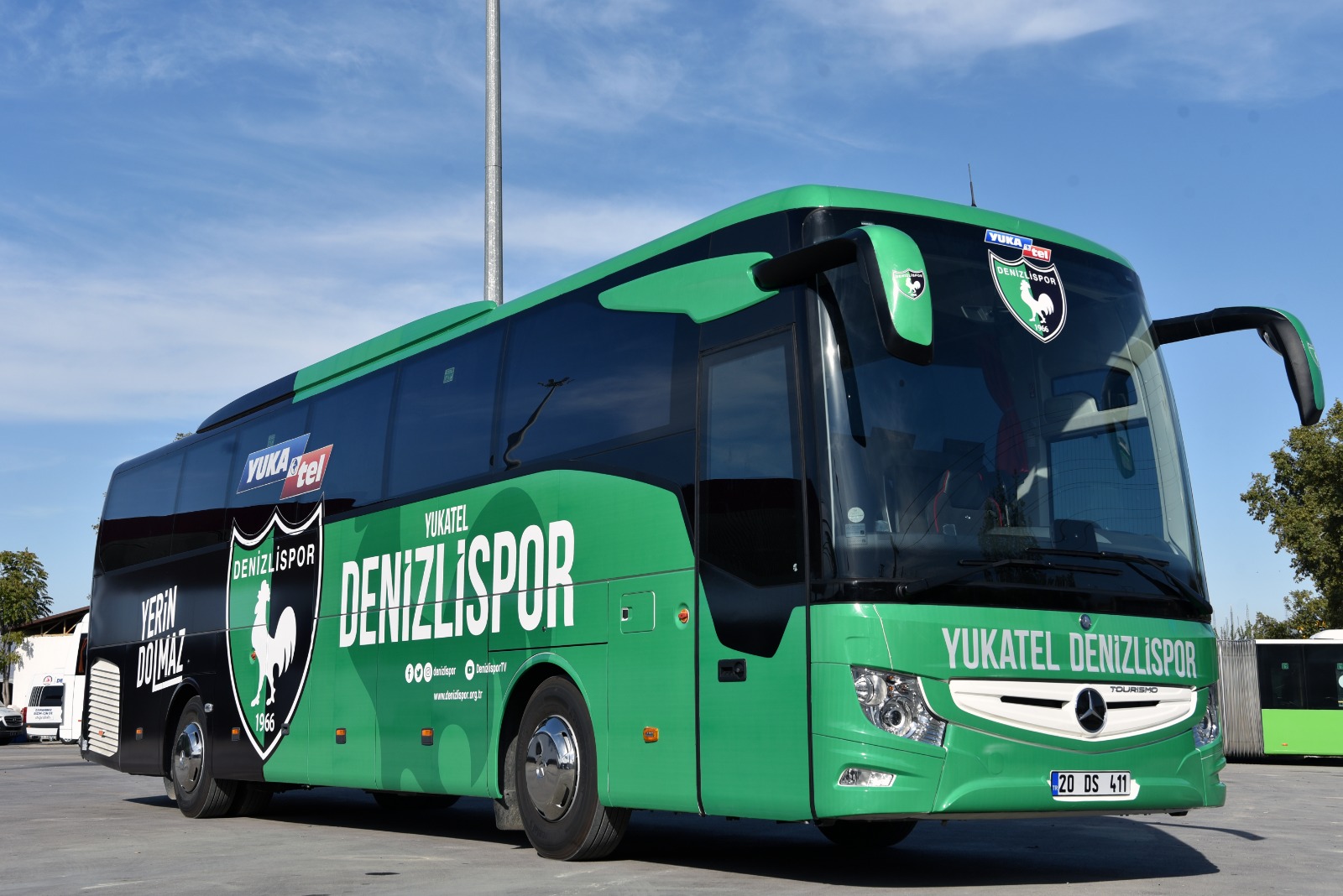 Büyükşehir'den Denizlispor'a sıfır otobüs