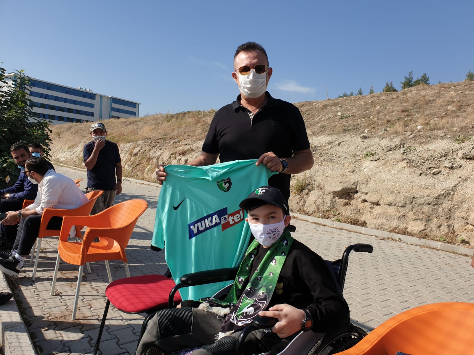 Sosyal medya gruplarından Küçük Yunus'a büyük jest