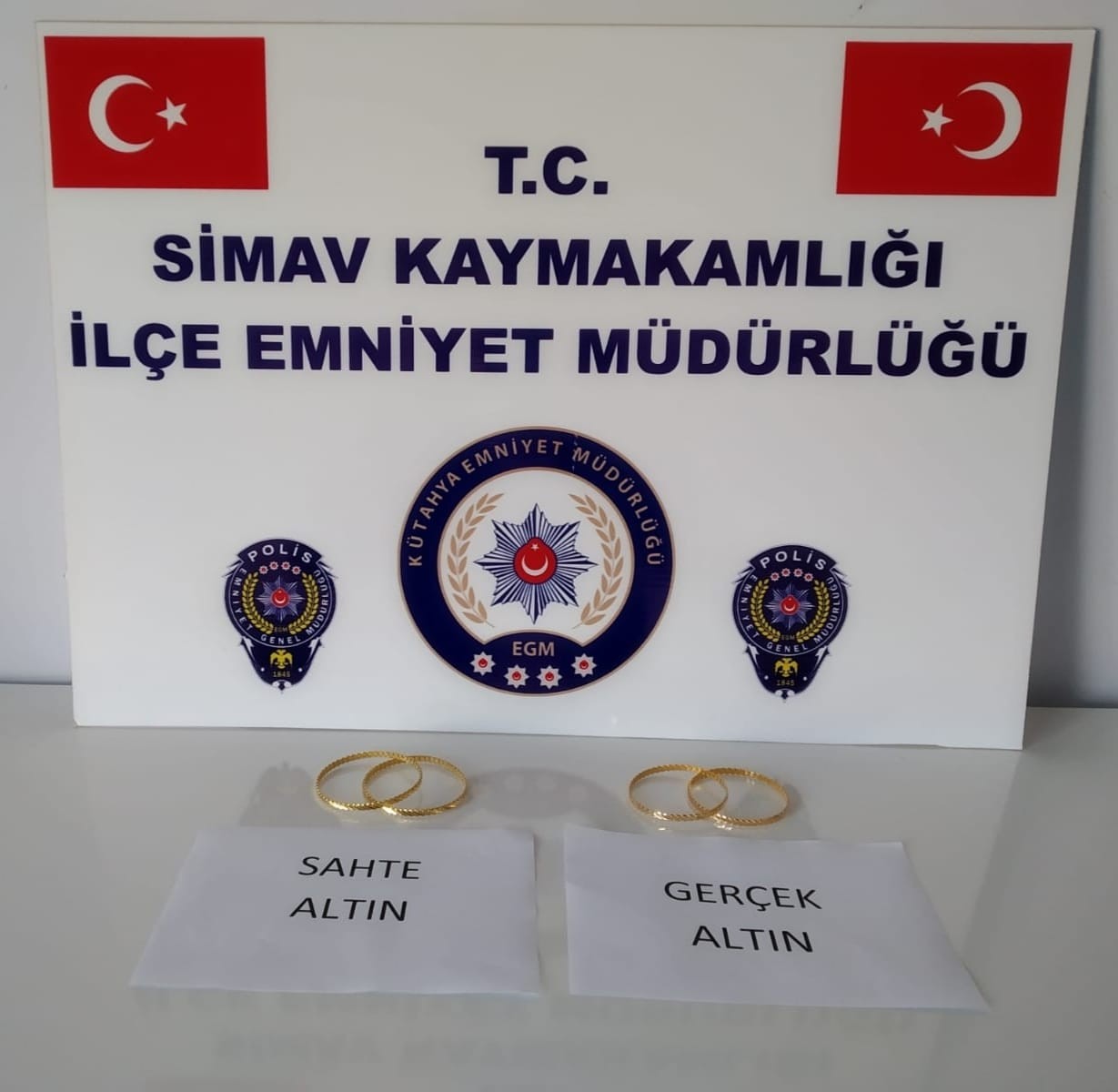 Kütahya'da dolandırdılar, Denizli'de yakalandılar