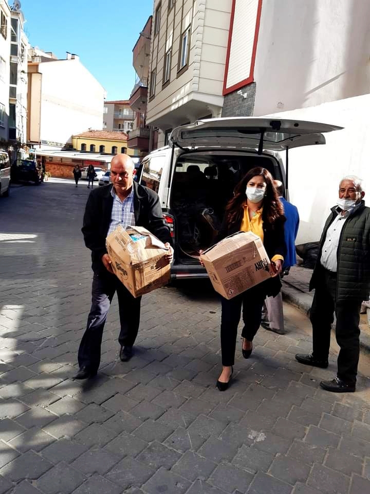Bir kamyon dolusu iyilik İzmir'e gönderildi