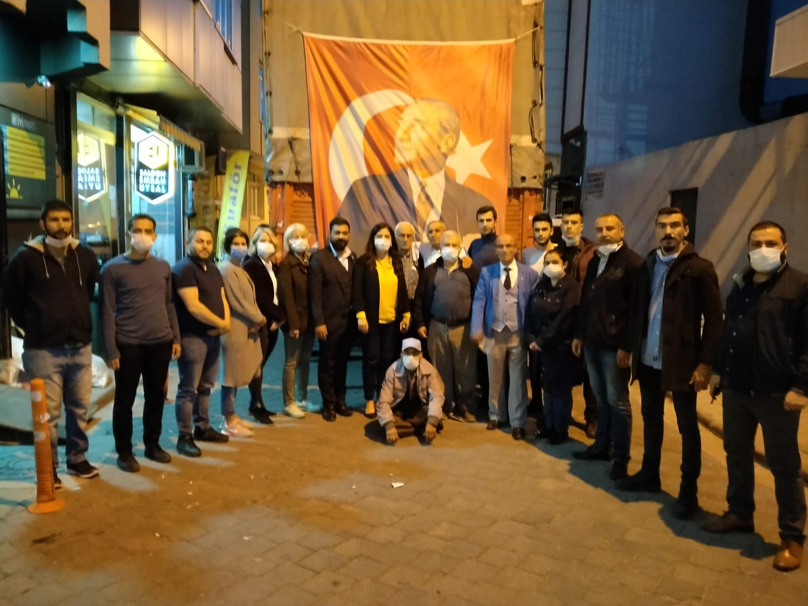 Bir kamyon dolusu iyilik İzmir'e gönderildi