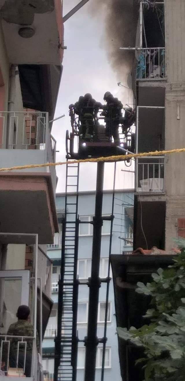 Denizli'de çıkan yangında 1 kişi mahsur kaldı