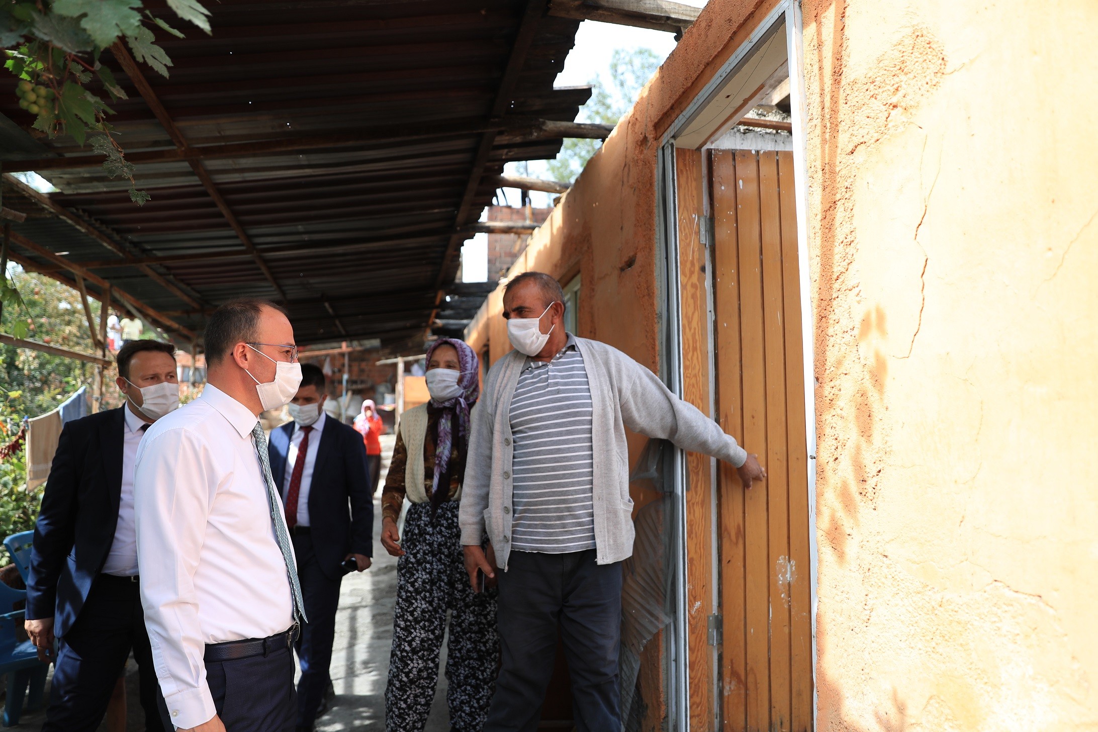 Yangında evlerini kaybeden ailenin yaralarını Pamukkale Belediyesi sardı